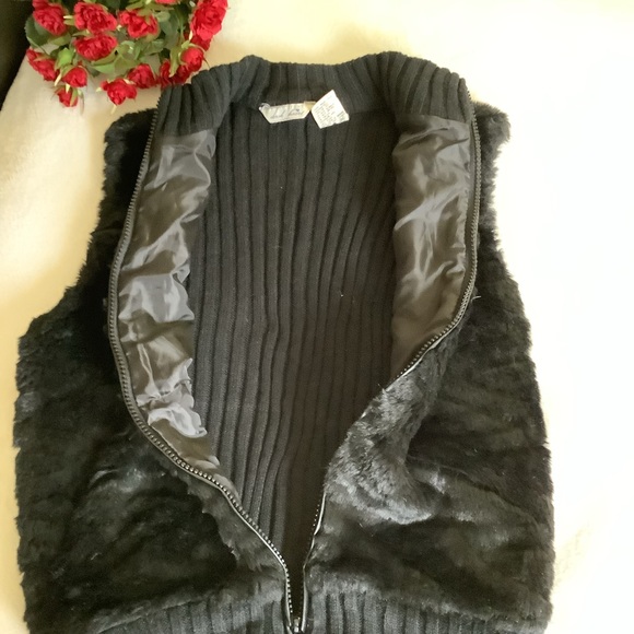 Black Fur Vest - Picture 4 of 8